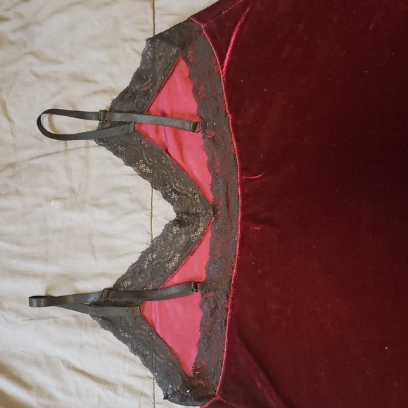 No Comment Wine Velvet Tank - Picture 4 of 5